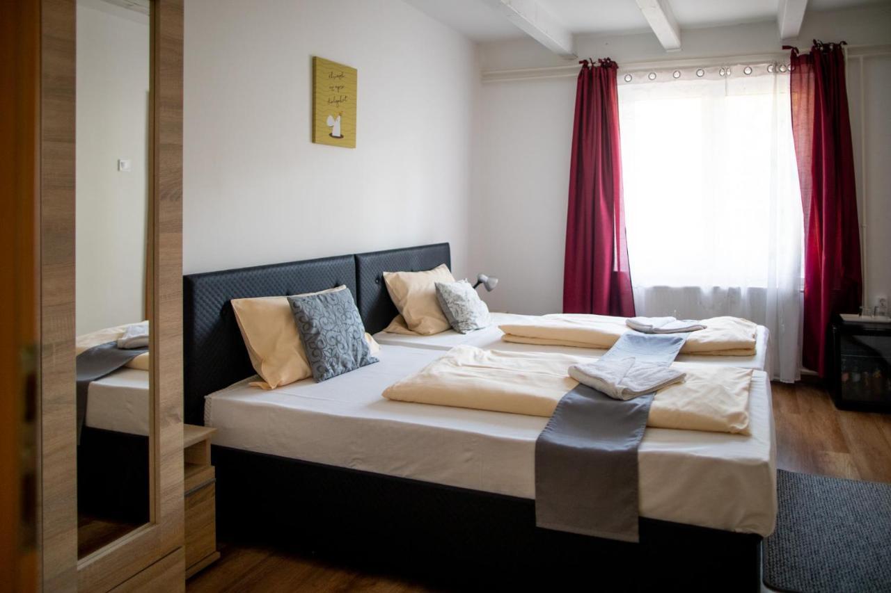 Blaha Panzio Bed & Breakfast Nyíregyháza Екстериор снимка